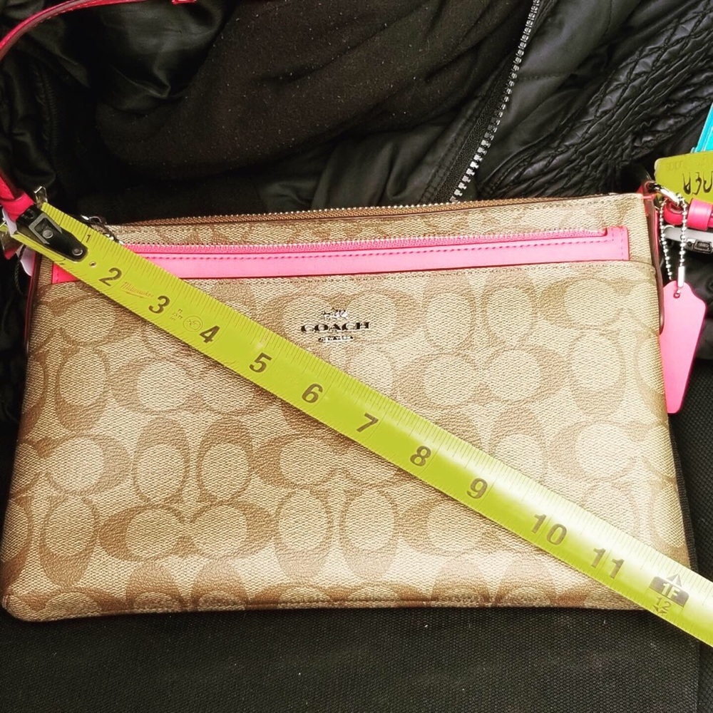 ⚡️🆕 Coach East/West Crossbody Pop Out Pink Pouch - Picture 7 of 7